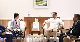 প্রধানমন্ত্রীর সঙ্গে এশিয়ান ইনফ্রাস্ট্রাকচার ইনভেস্টমেন্ট ব্যাংকের প্রতিনিধি দলের সাক্ষাৎ